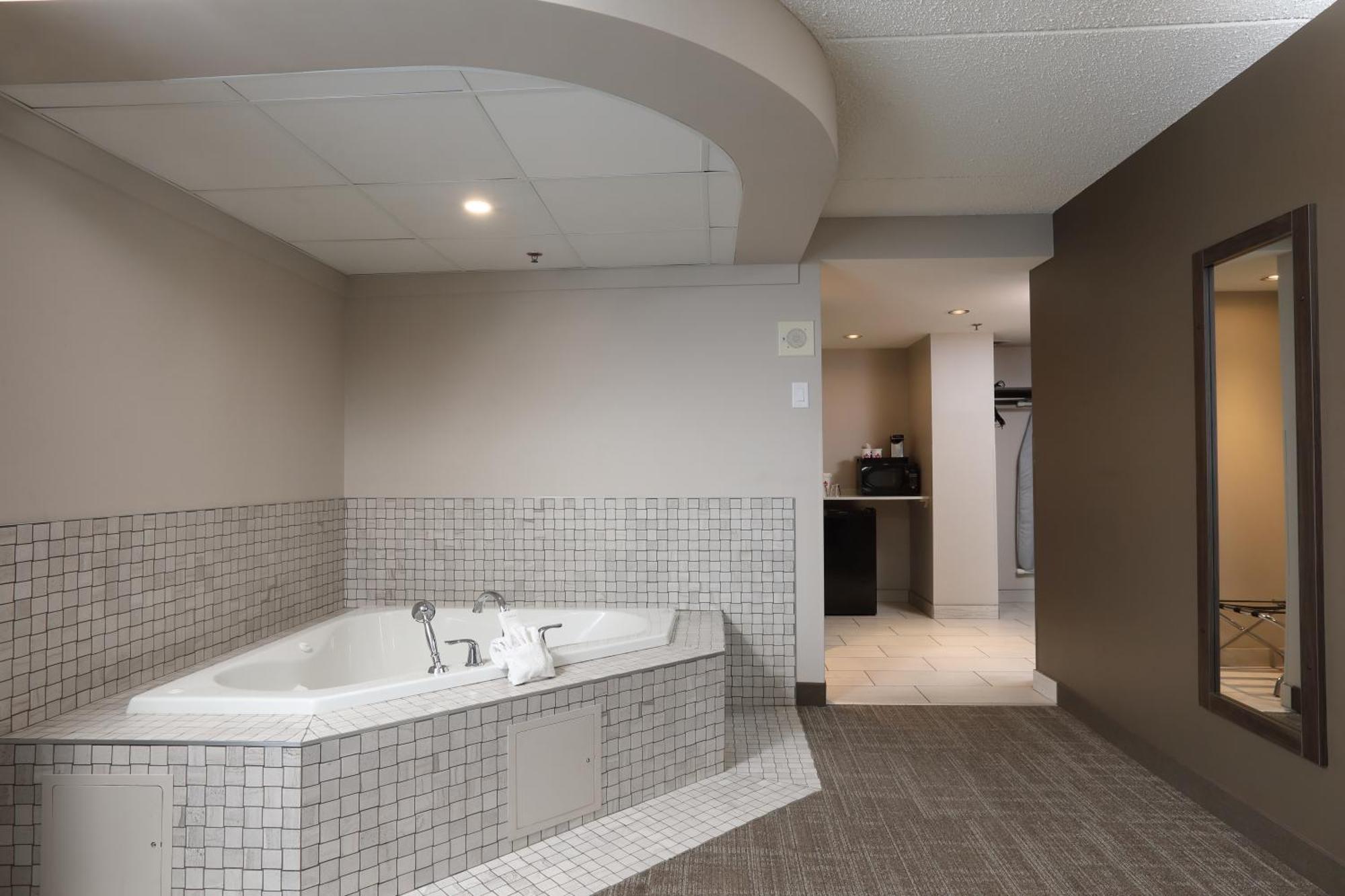 Canad Destination Centre Hotel